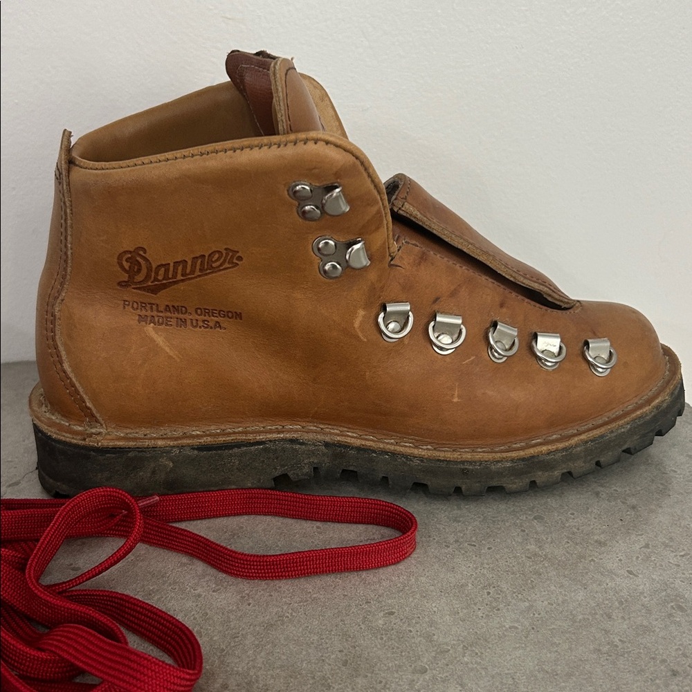 Danner Mountain Light Cascade Leather Hiking Boots with Red Laces - Picture 8 of 11
